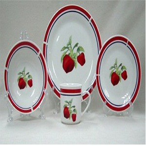 ALCO 16 PC APPLE DINNERWARE